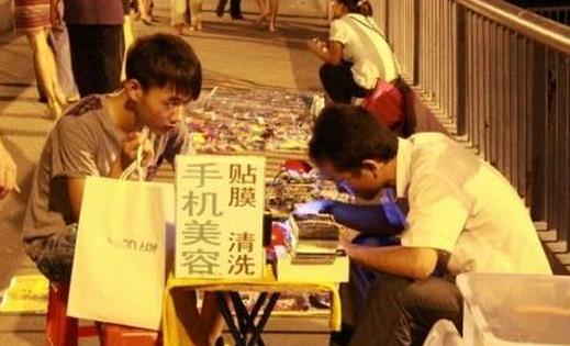 手机贴膜赚钱吗？