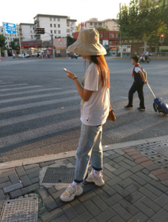 女性上班族做什么副业好,做好两种项目能赚钱！
